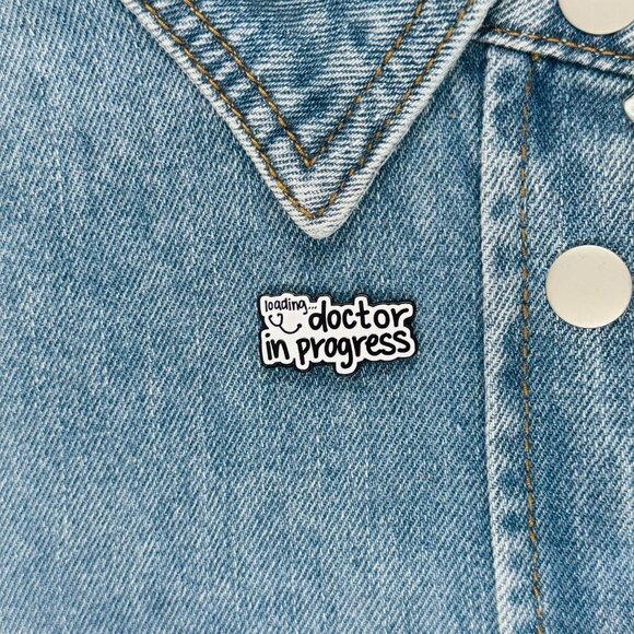 🤩New Oz Enamel Pin Doctor in Progress Medical Themed Brooch White medical gift - Picture 1 of 7